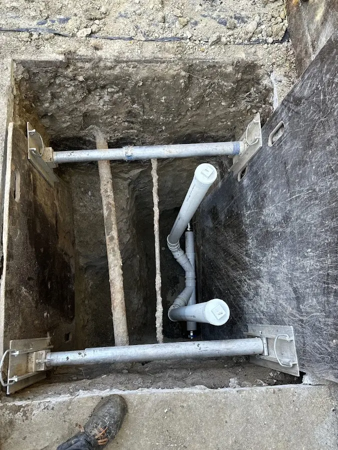 Experienced plumber completing Drain Cleaning work in Lahaina